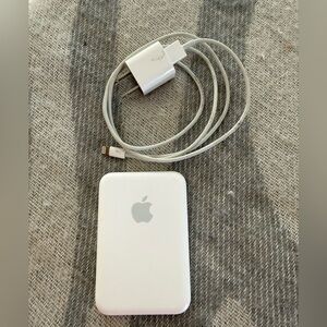 Apple MagSafe Battery Pack For IPhone’s with MagSafe Capabilities